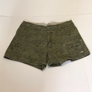 EUC THE NORTH FACE olive green shorts 100% cotton